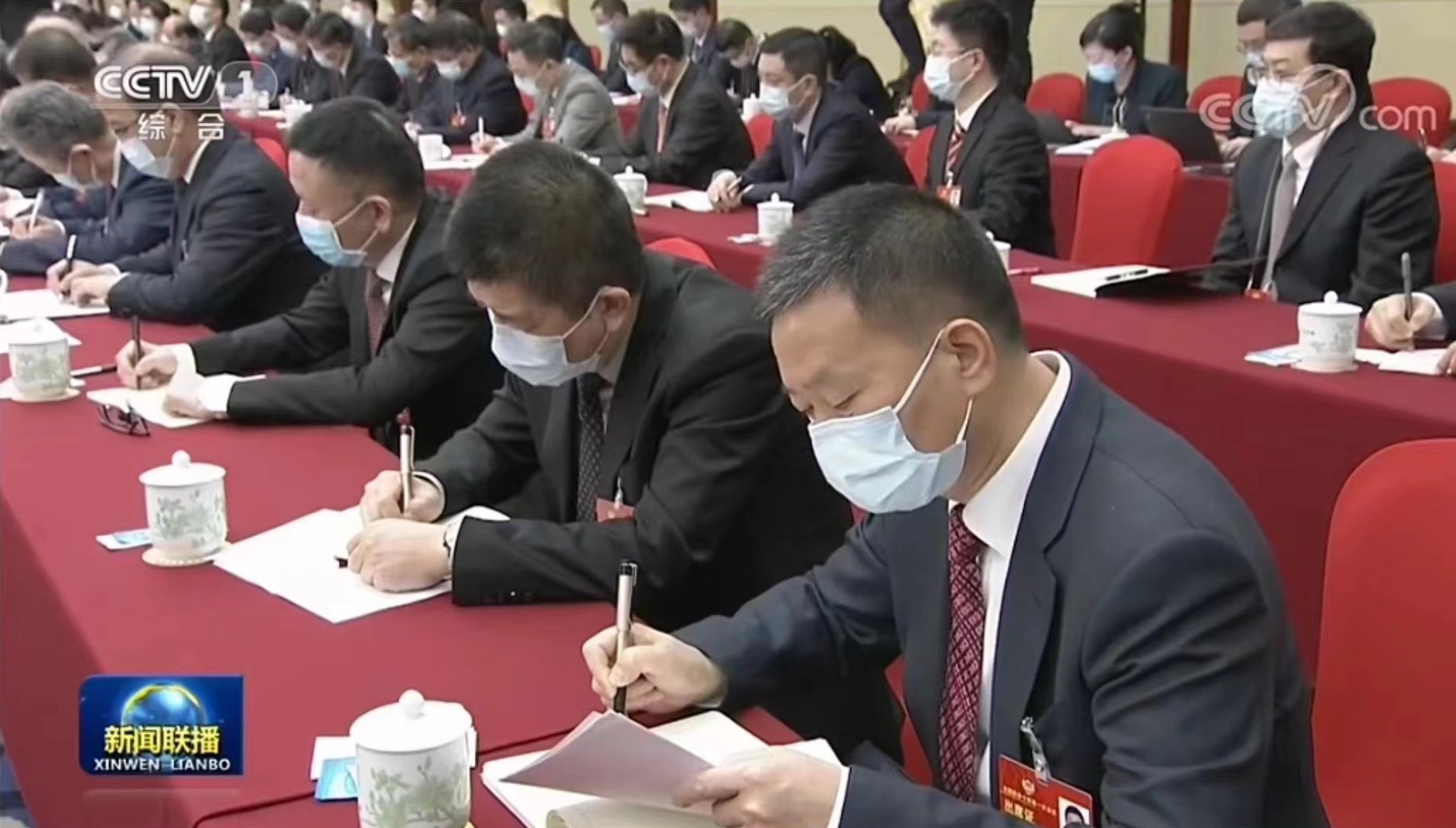 四川新闻联播｜费功全委员：肩负社会责任 增进配合富足